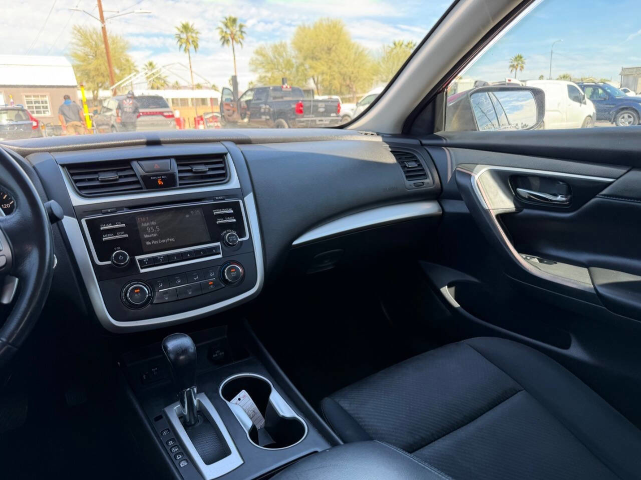 Used 2016 Nissan Altima 2.5 SR w/ LED Appearance Package image 25