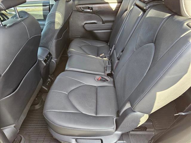 Used 2020 Toyota Highlander Limited image 12