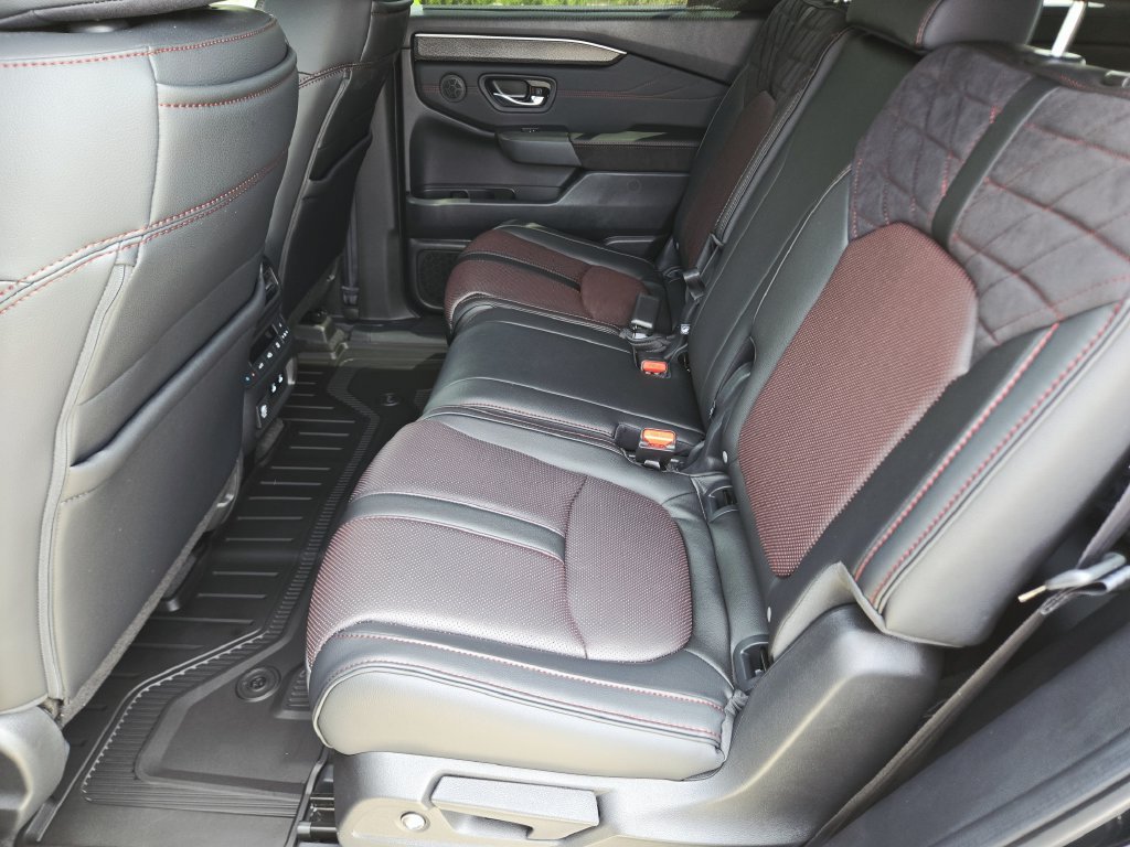 New 2026 Honda Pilot Black Edition image 9