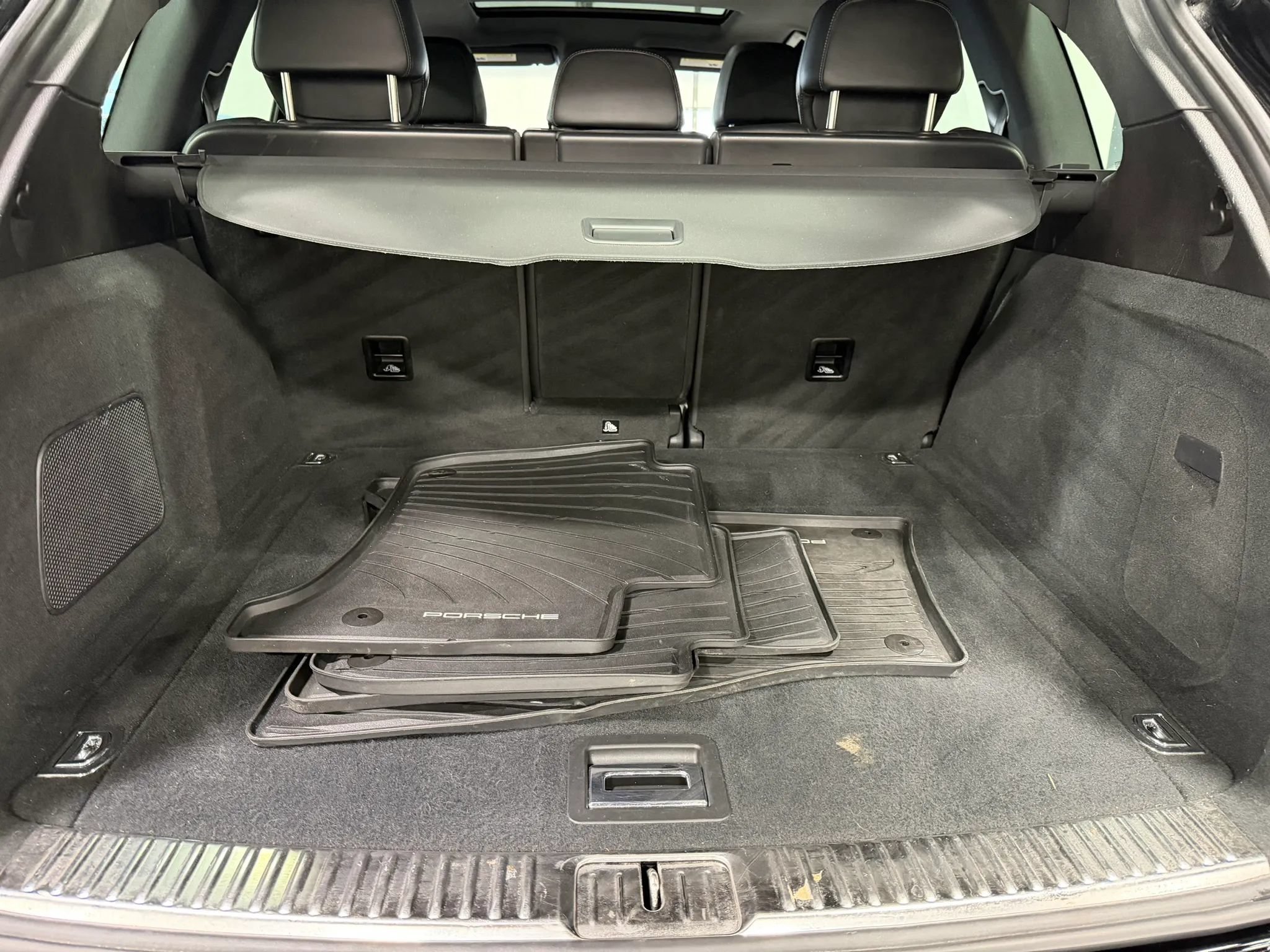 Used 2014 Porsche Cayenne Diesel Platinum Edition AWD/4WD image 30