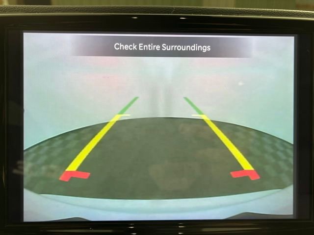 Used 2023 Chrysler Pacifica Touring-L image 11