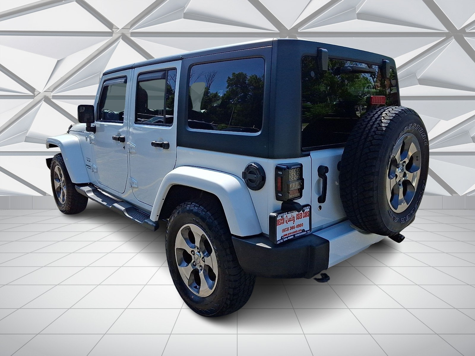 Used 2016 Jeep Wrangler Unlimited Sahara w/ Connectivity Group AWD/4WD image 7