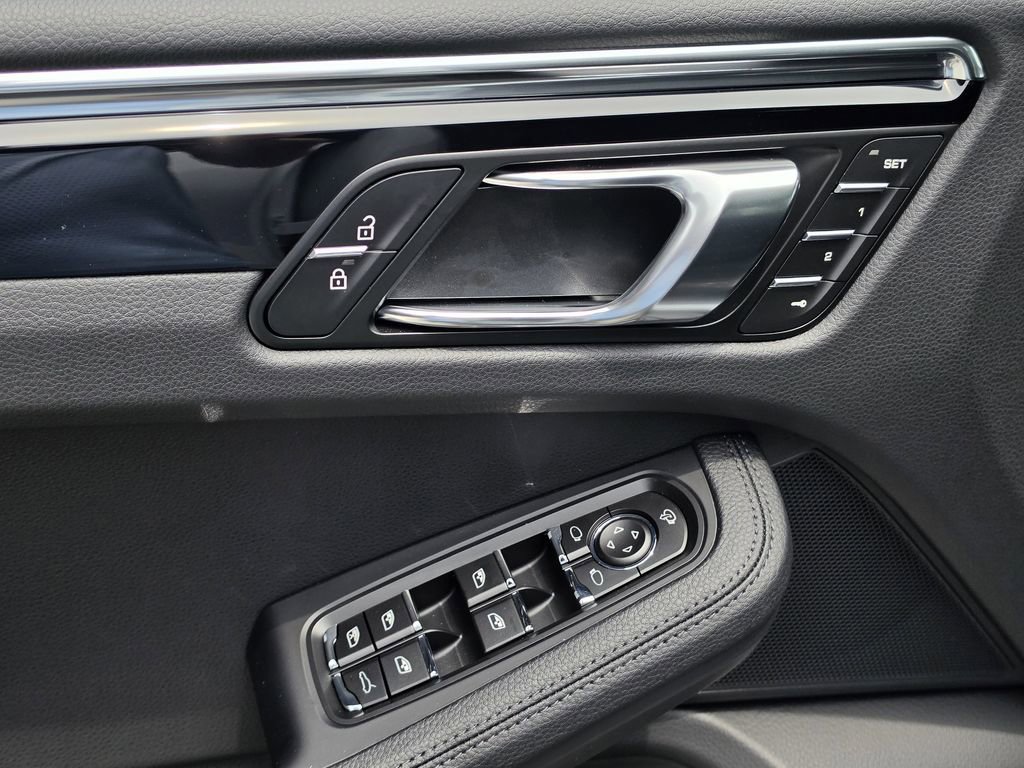 New 2026 Porsche Macan AWD/4WD image 20