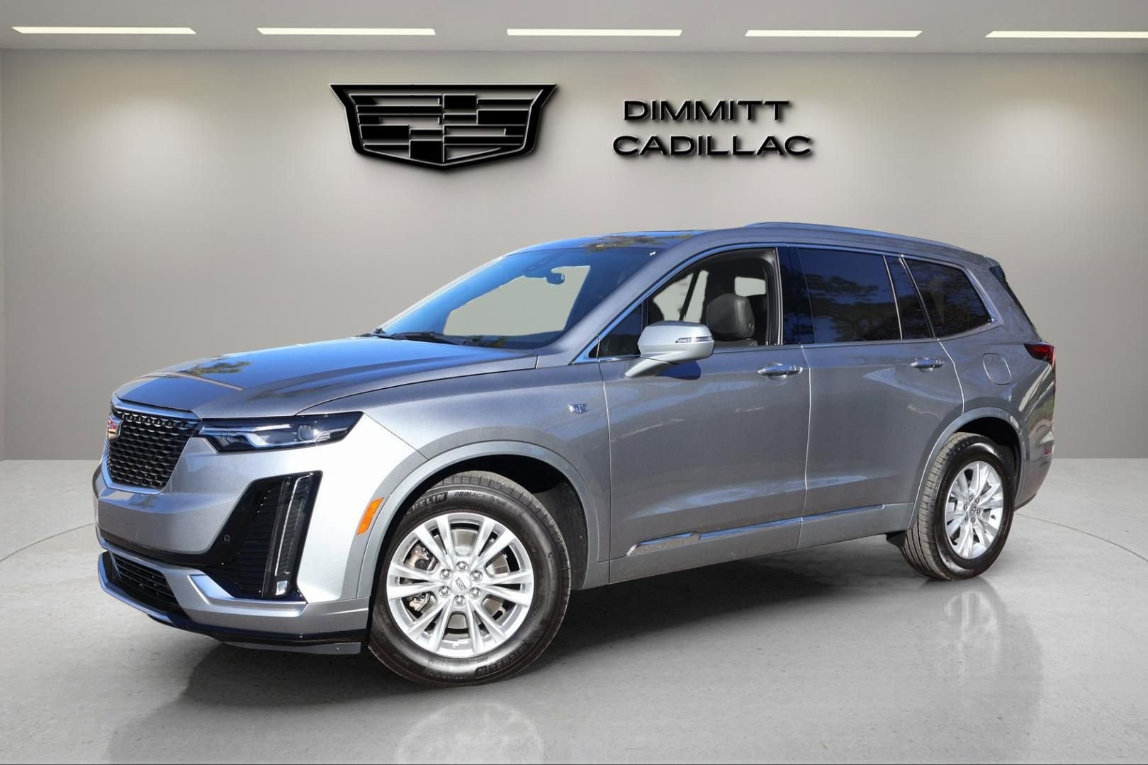 New 2025 Cadillac XT6 Luxury FWD image 1
