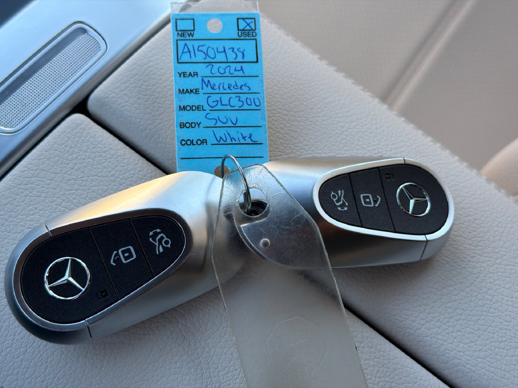 Used 2024 Mercedes-Benz GLC 300 4MATIC image 35