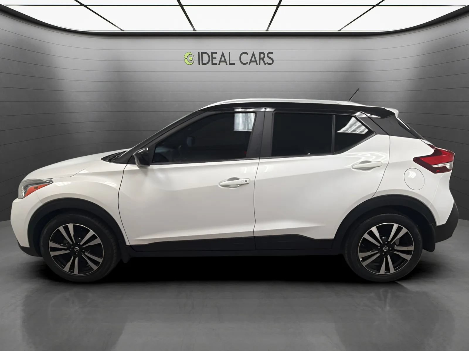 Used 2018 Nissan Kicks SV FWD image 8