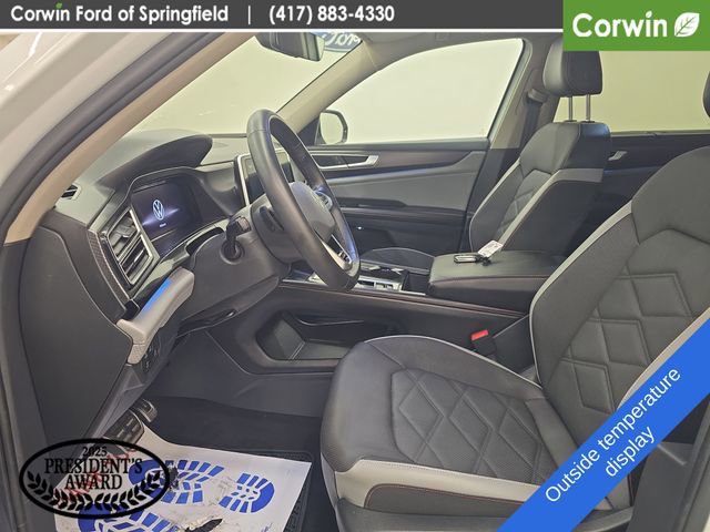 Used 2024 Volkswagen Atlas Peak Edition SE AWD/4WD image 21