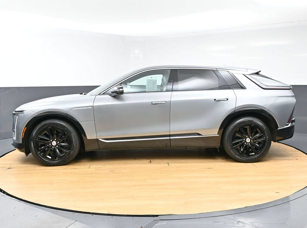Used 2024 Cadillac Lyriq Luxury AWD/4WD image 6