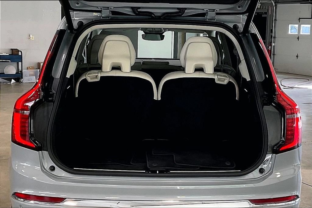Certified 2025 Volvo XC90 B5 Ultra AWD/4WD image 5