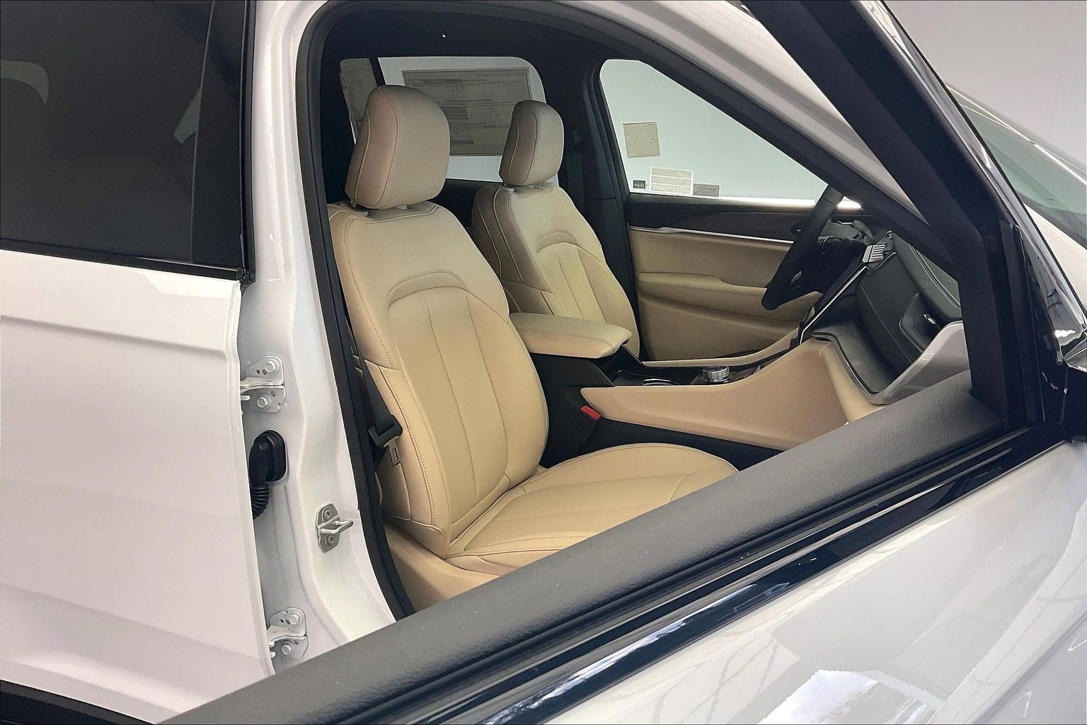 New 2025 Jeep Grand Cherokee Limited AWD/4WD image 9