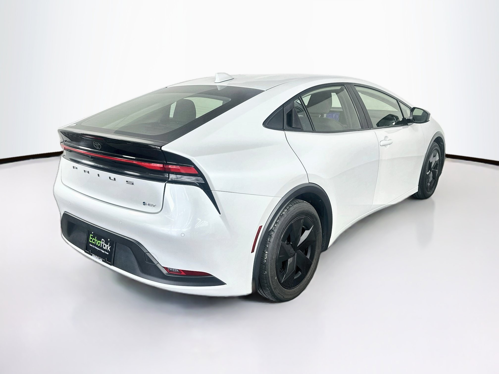 Used 2024 Toyota Prius LE FWD image 9
