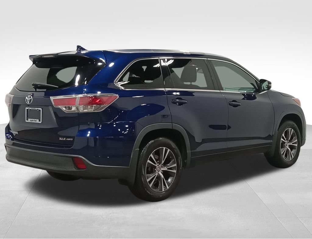 Used 2016 Toyota Highlander XLE AWD/4WD image 3
