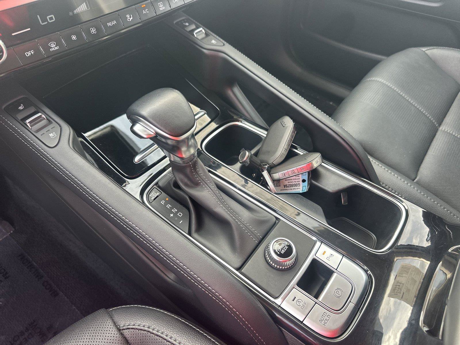 Used 2024 Kia Telluride EX w/ EX Captain's Chair Package FWD image 15