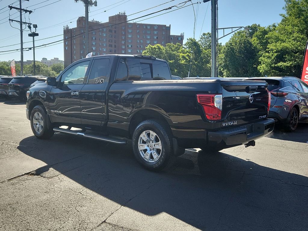 Used 2017 Nissan Titan SV AWD/4WD image 4