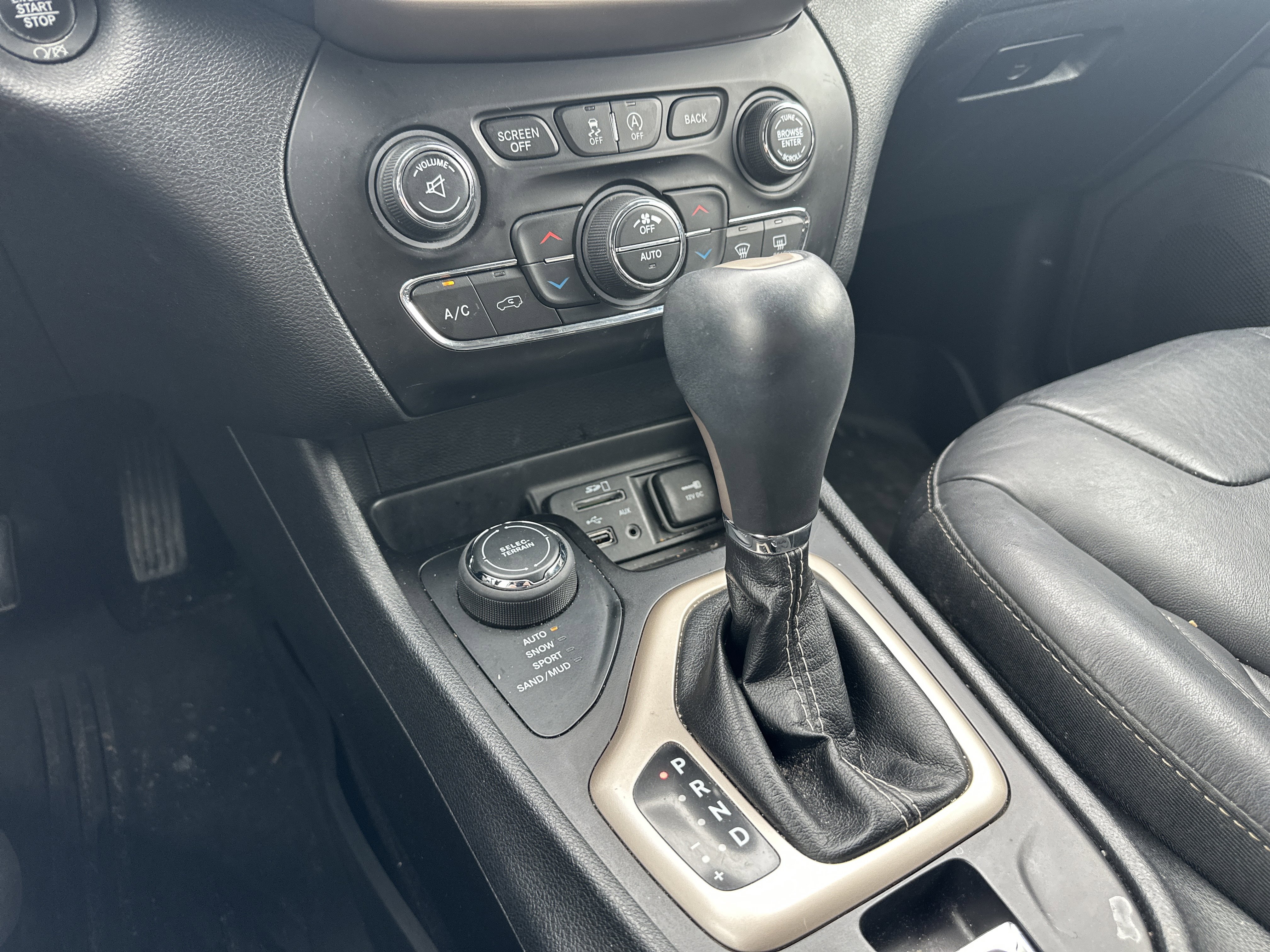 Used 2018 Jeep Cherokee Limited w/ High Altitude Package image 29