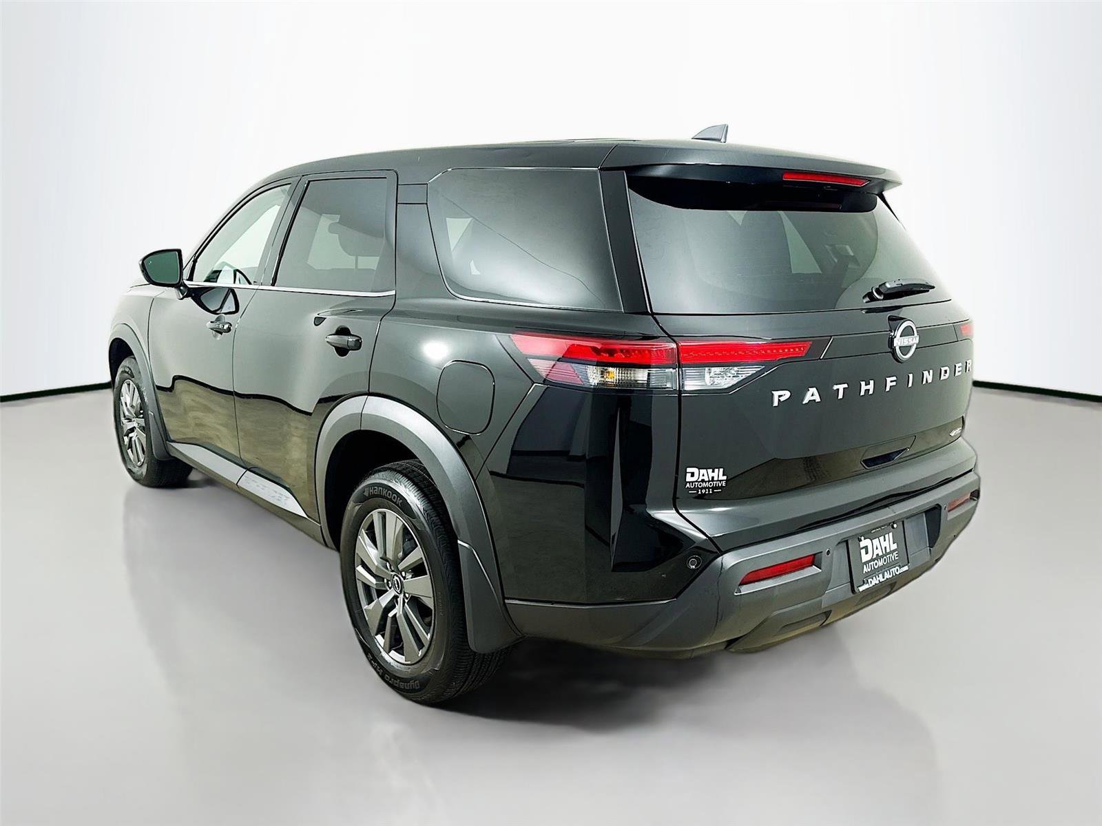 Used 2025 Nissan Pathfinder S AWD/4WD image 10
