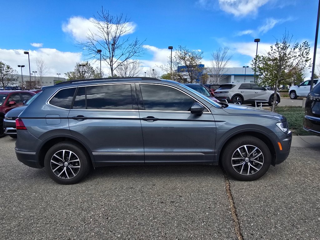 Used 2021 Volkswagen Tiguan SE w/ Panoramic Sunroof Package image 5