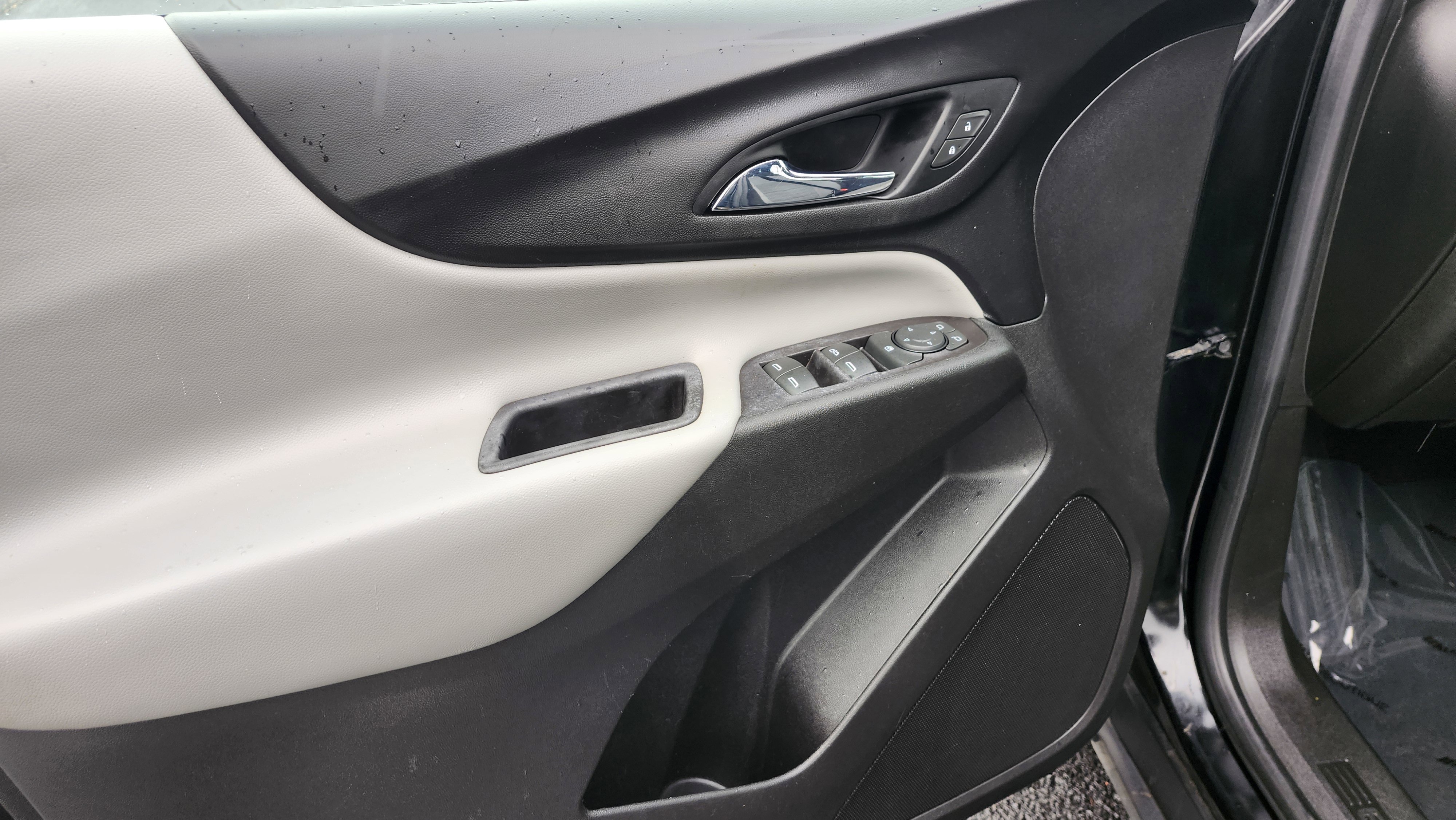 Used 2022 Chevrolet Equinox LS image 18