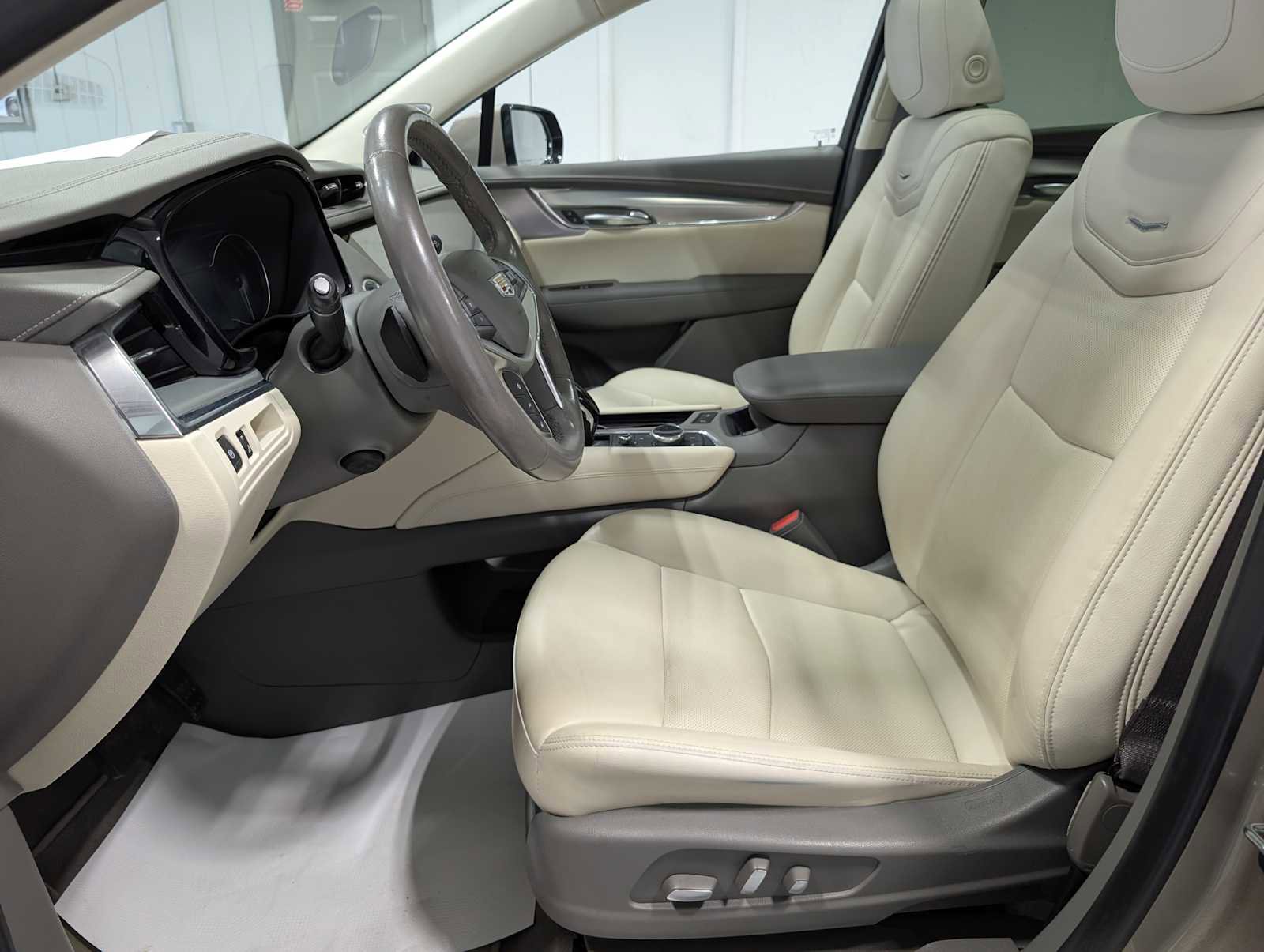 Certified 2023 Cadillac XT5 Premium Luxury AWD/4WD image 4