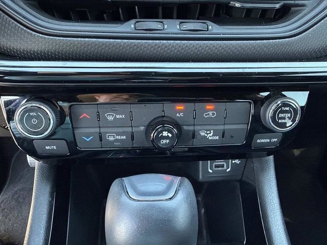 Used 2024 Jeep Compass Latitude w/ Altitude Special Edition image 26