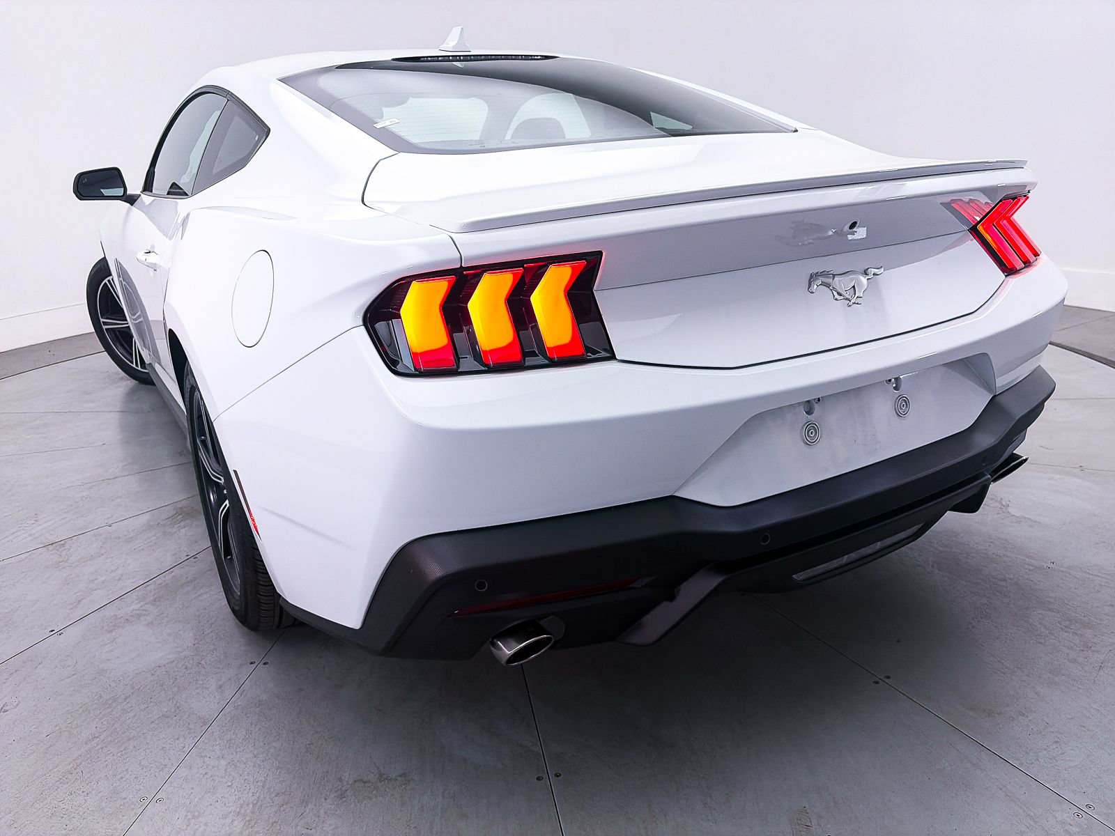 Used 2025 Ford Mustang Premium RWD image 4