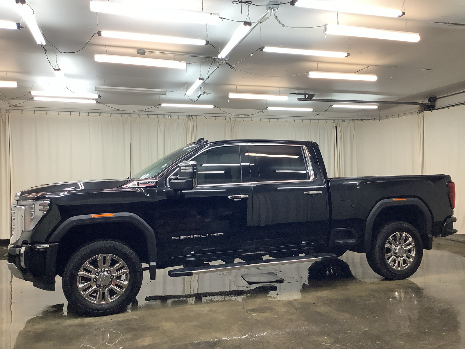 Used 2024 GMC Sierra 2500 Denali w/ Denali Reserve Package AWD/4WD image 9