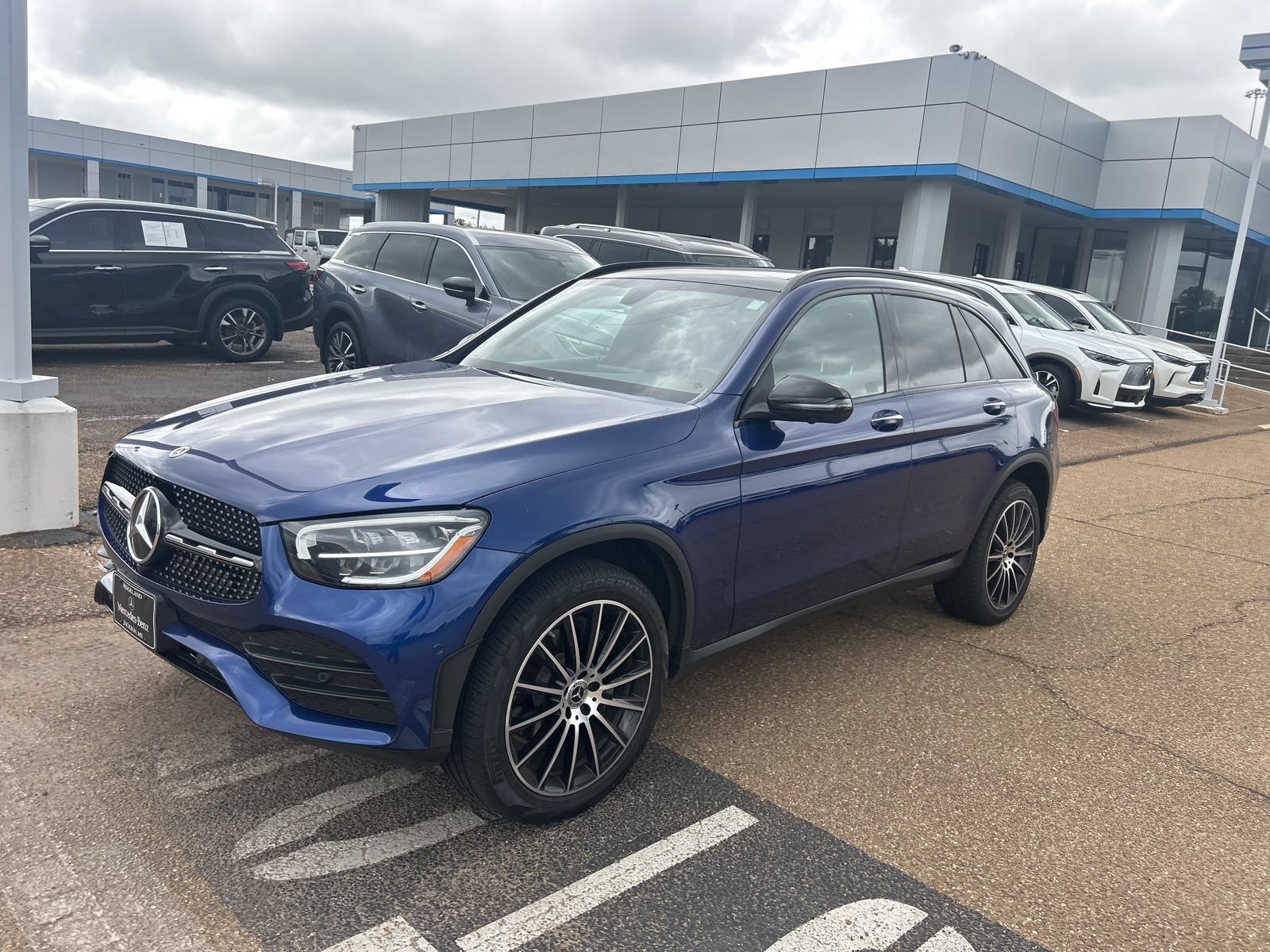 Used 2021 Mercedes-Benz GLC 300 image 2