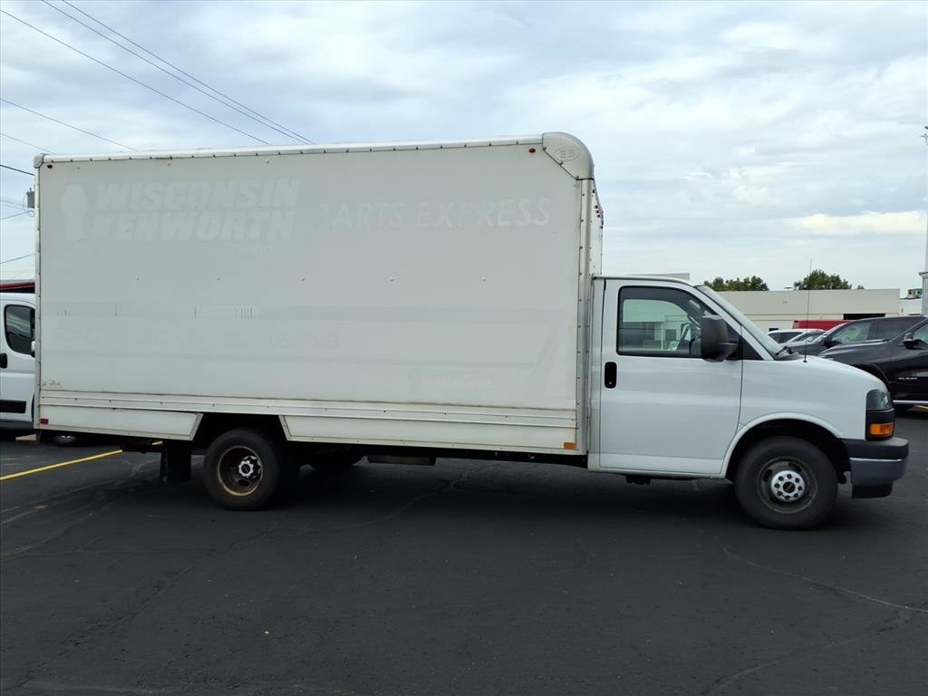 Used 2022 GMC Savana 3500 Extended w/ Power Convenience Package image 2