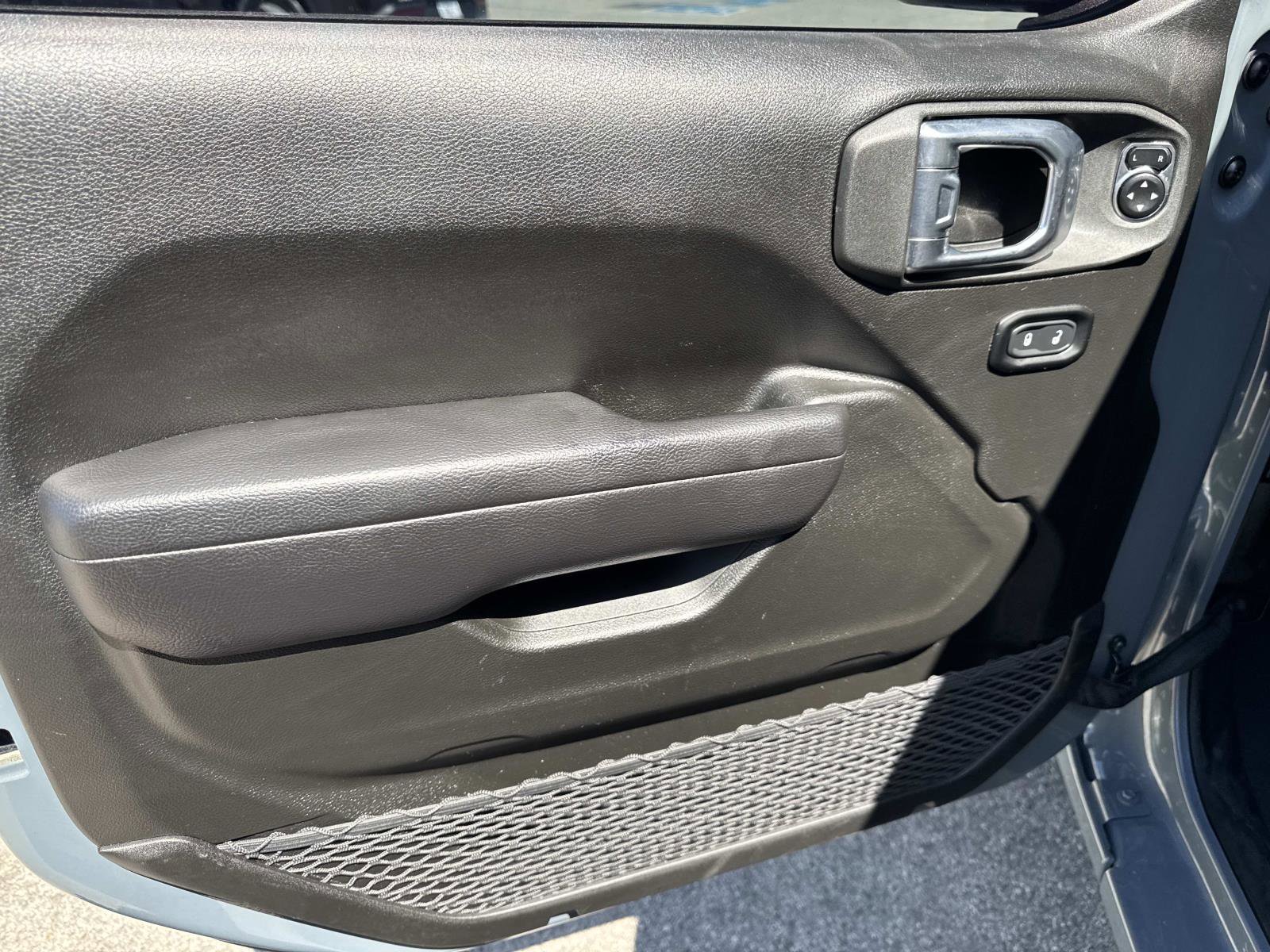 Used 2024 Jeep Wrangler Unlimited w/ Convenience Group AWD/4WD image 13