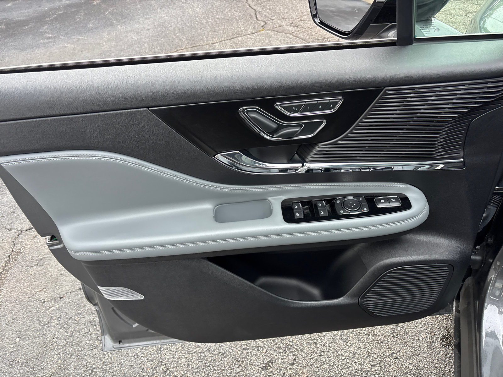 Certified 2022 Lincoln Corsair AWD w/ Premium Package image 11