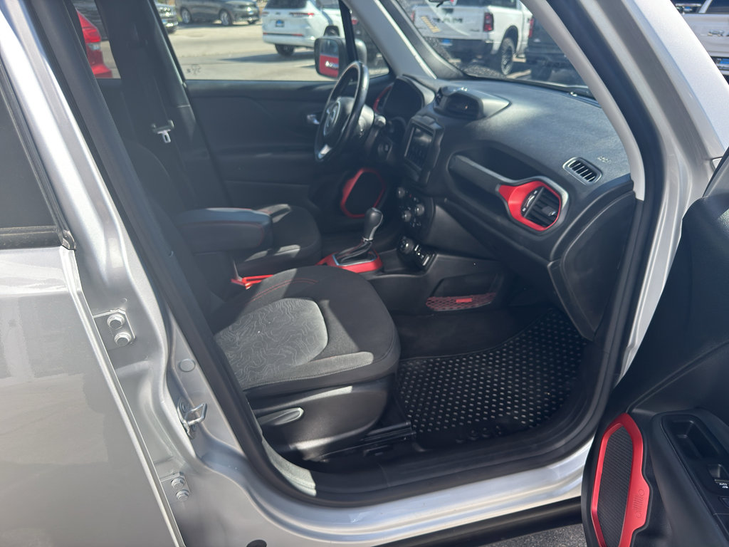 Used 2018 Jeep Renegade Trailhawk w/ Cold Weather Group II image 10