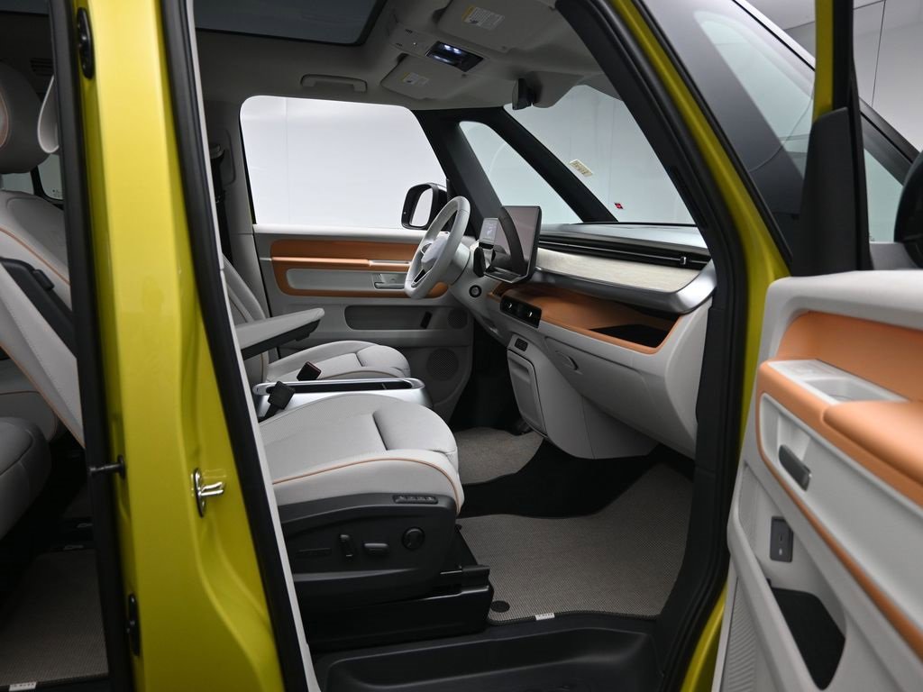 New 2025 Volkswagen ID. Buzz 1st Edition image 29