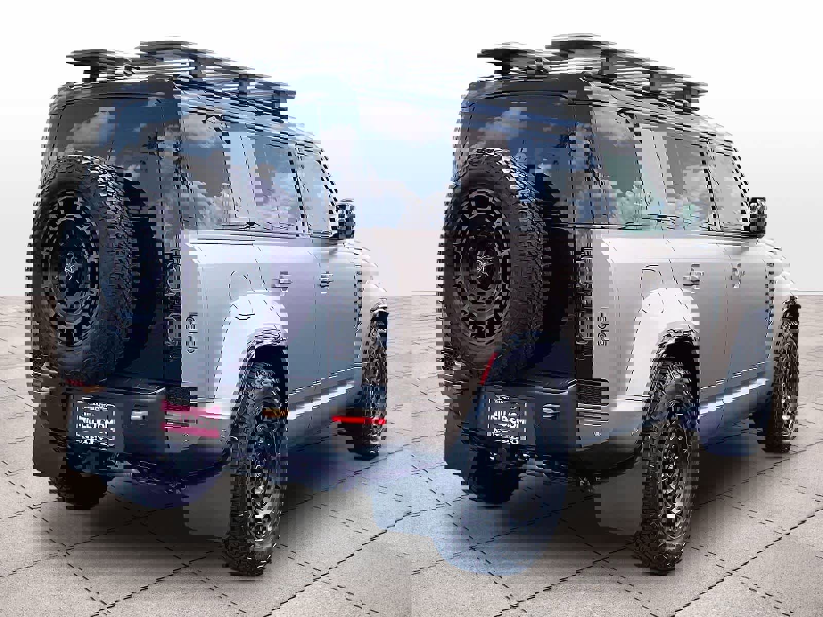 Used 2025 Land Rover Defender 110 AWD/4WD image 15