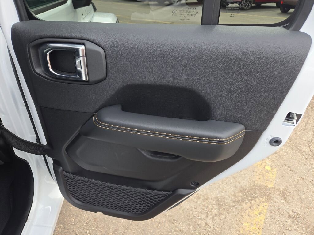 Certified 2025 Jeep Wrangler Unlimited Sahara w/ Safety Group image 8