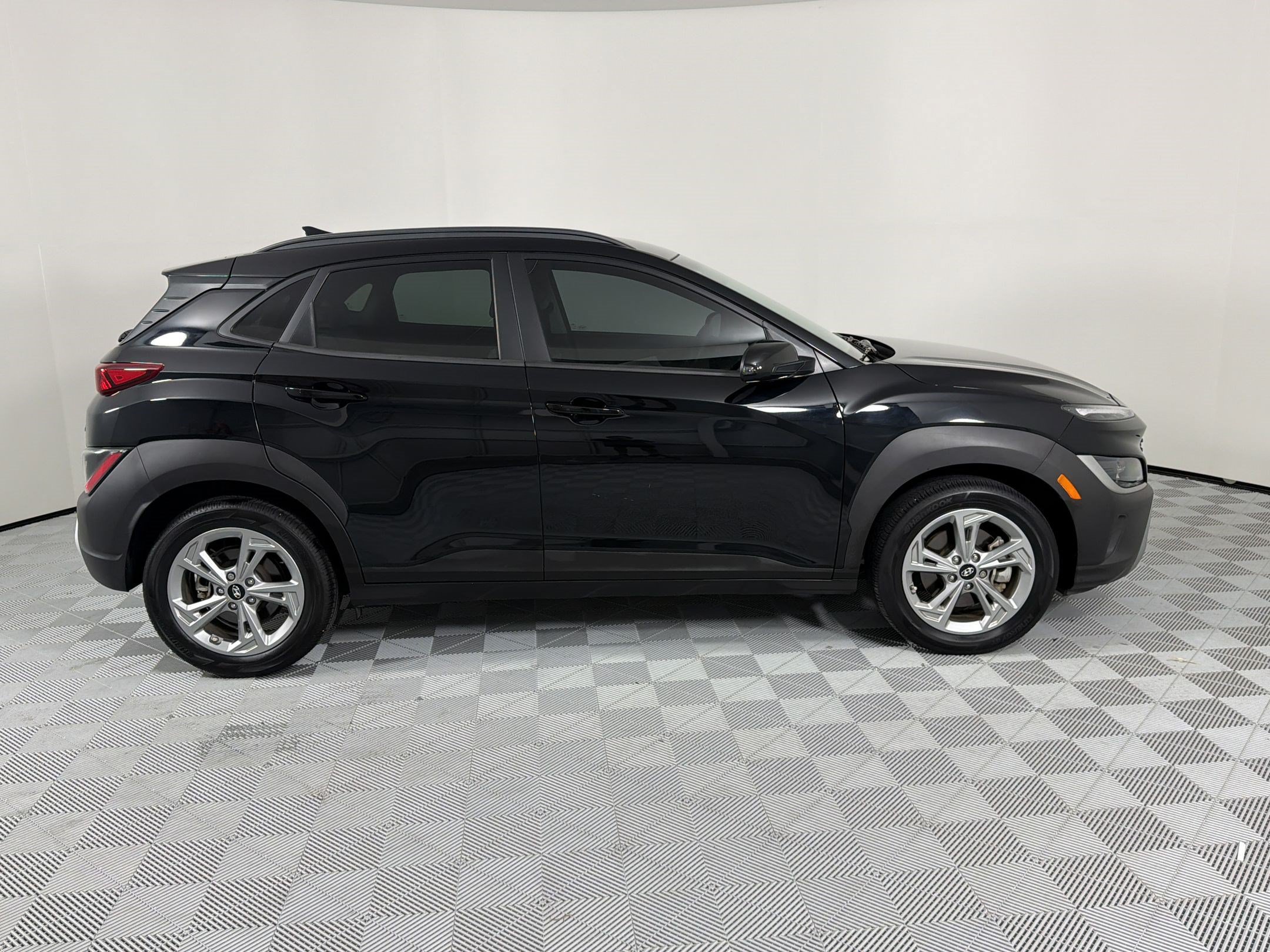 Used 2023 Hyundai Kona SEL w/ Cargo Package AWD/4WD image 8
