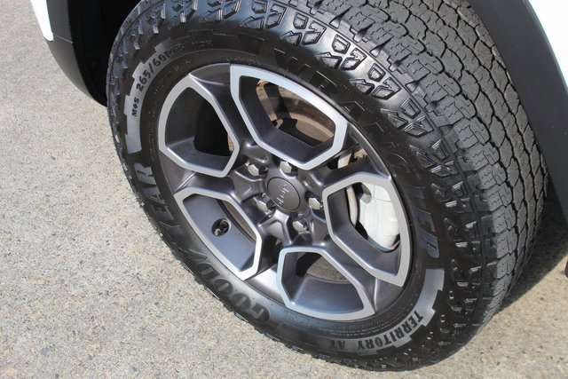 Used 2022 Jeep Grand Cherokee Trailhawk w/ Luxury Tech Group III image 3