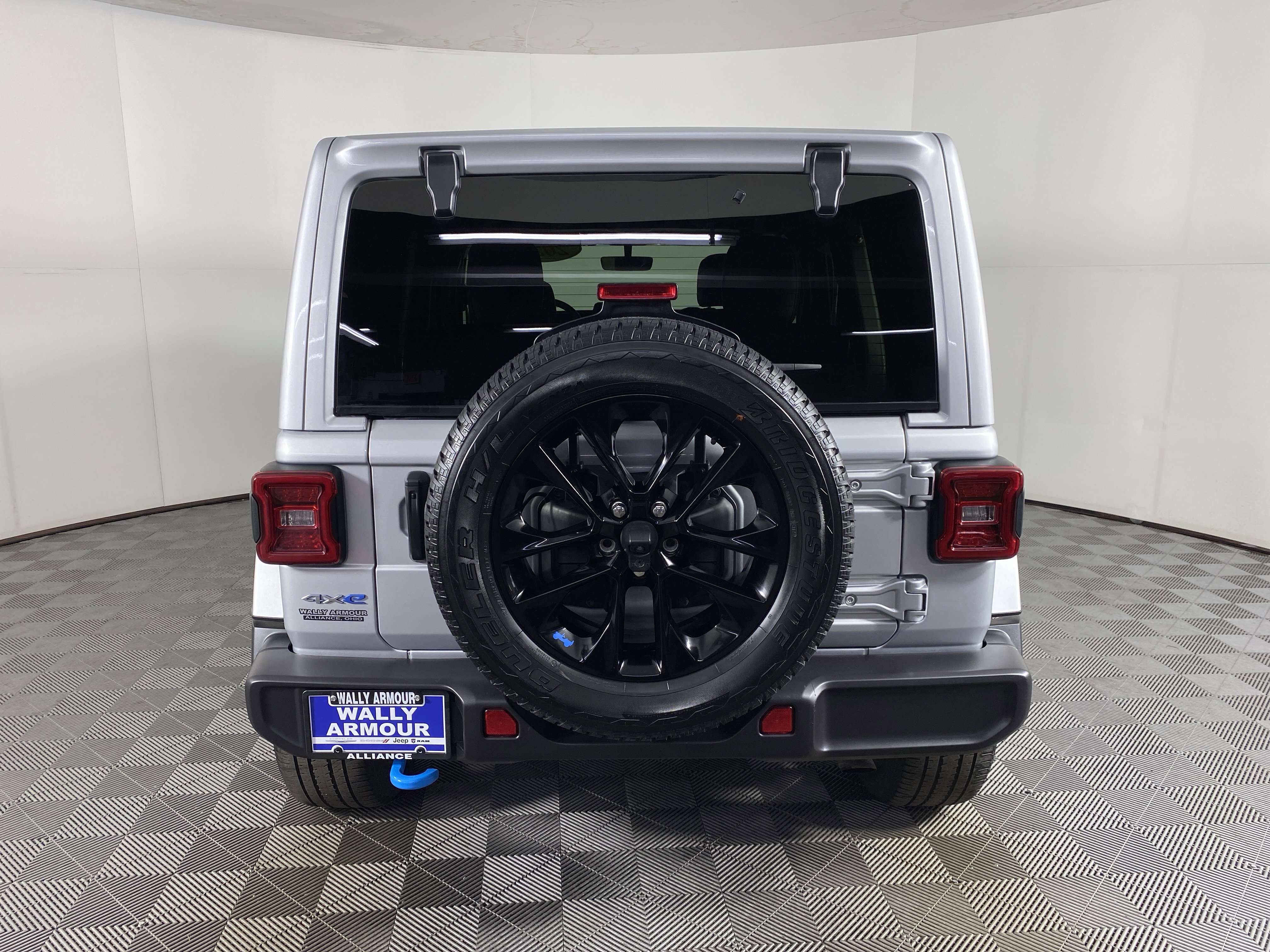 Used 2023 Jeep Wrangler Sahara w/ Cold Weather Group image 9