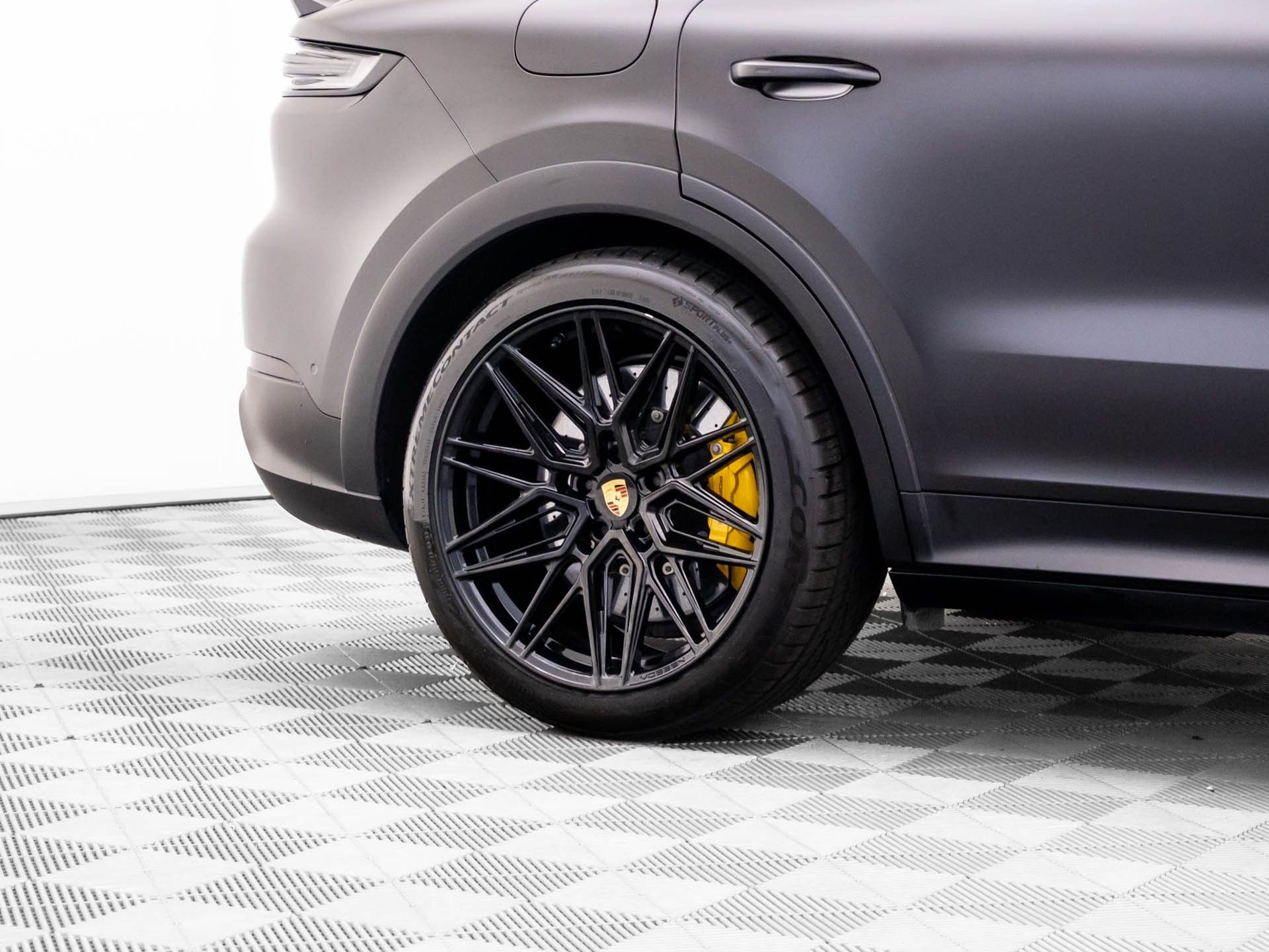 Used 2024 Porsche Cayenne Turbo GT image 33