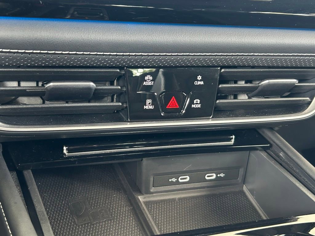 Used 2024 Volkswagen Atlas Cross Sport SEL Premium R-Line image 29