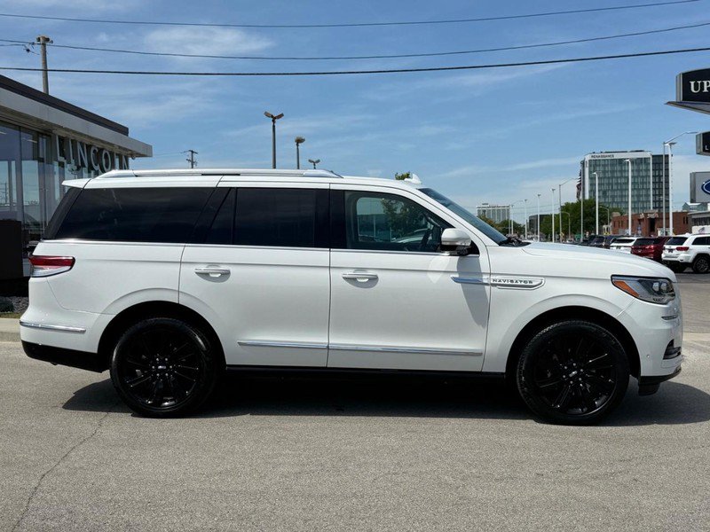Certified 2024 Lincoln Navigator Reserve AWD/4WD image 2