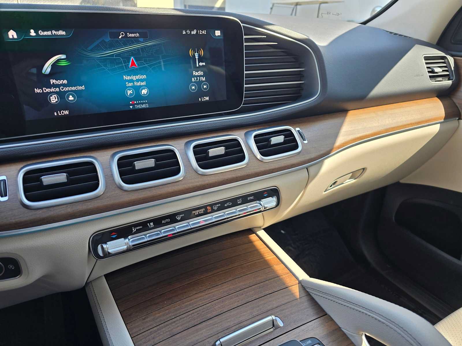 Used 2022 Mercedes-Benz GLE 350 4MATIC w/ AMG Line Exterior image 26
