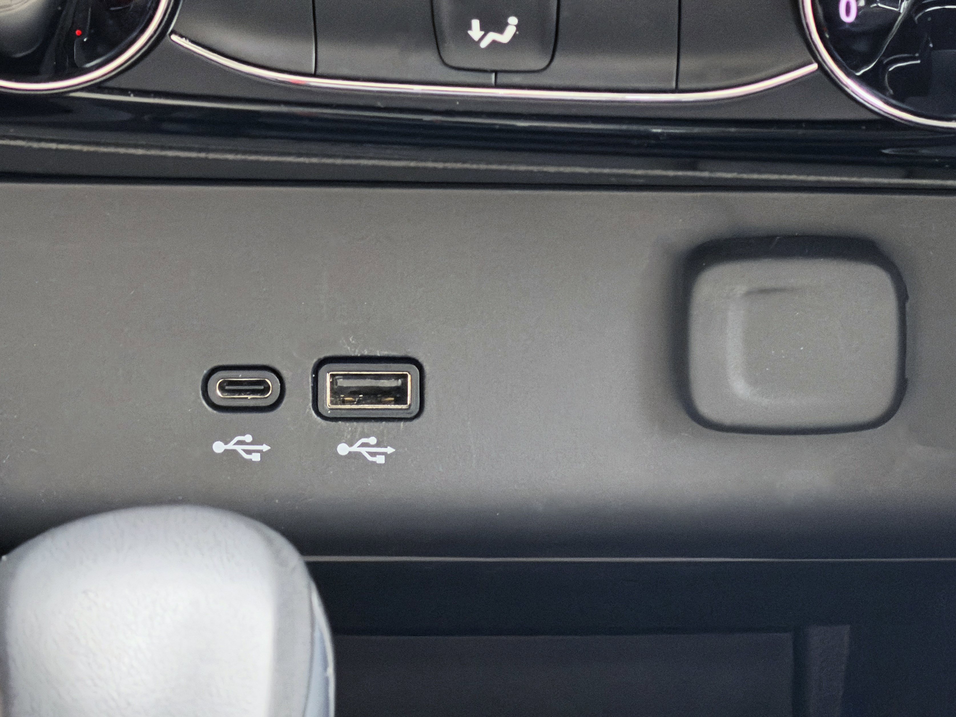 Used 2024 Buick Encore GX Sport Touring FWD image 12