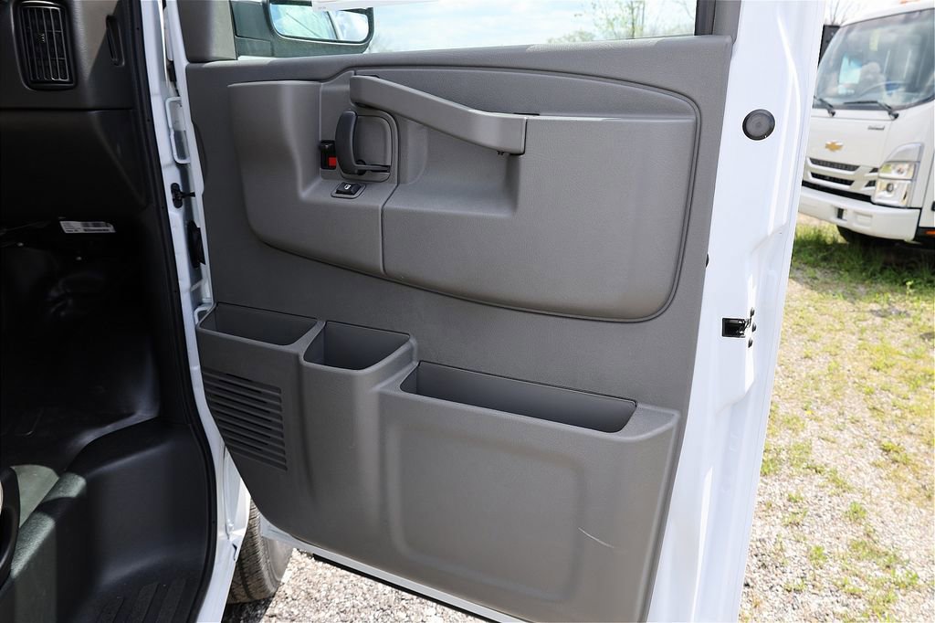 New 2026 Chevrolet Express 2500 w/ Driver Convenience Package RWD image 18