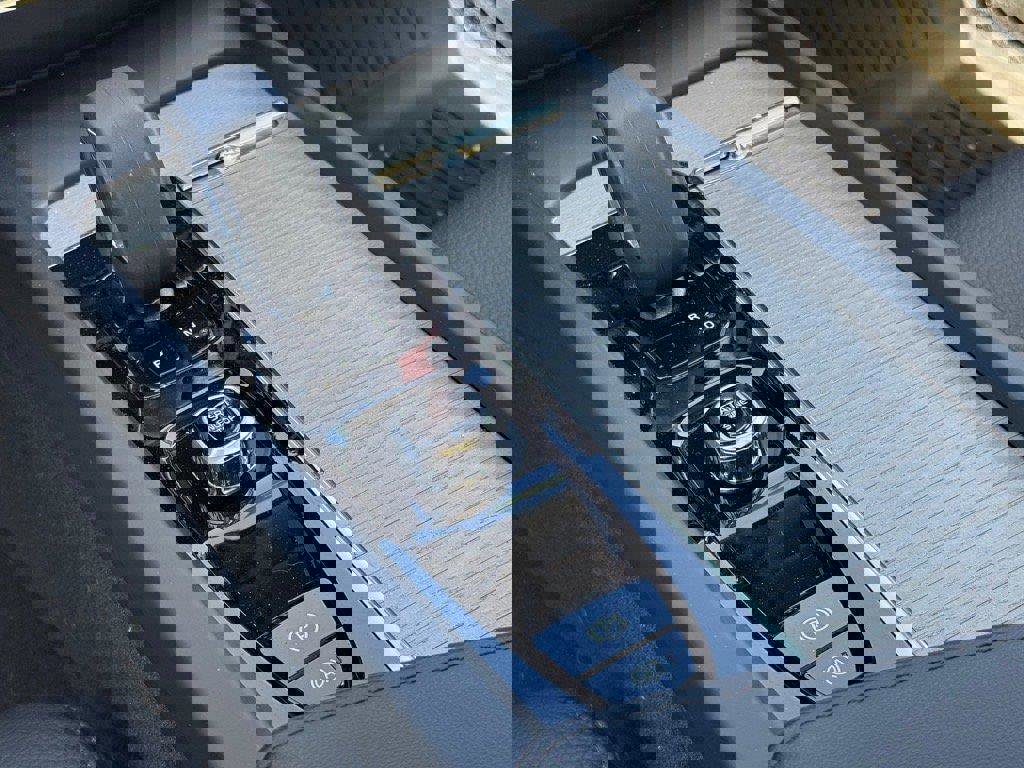 Certified 2025 Volvo XC60 B5 Plus w/ Protection Package Premier image 16