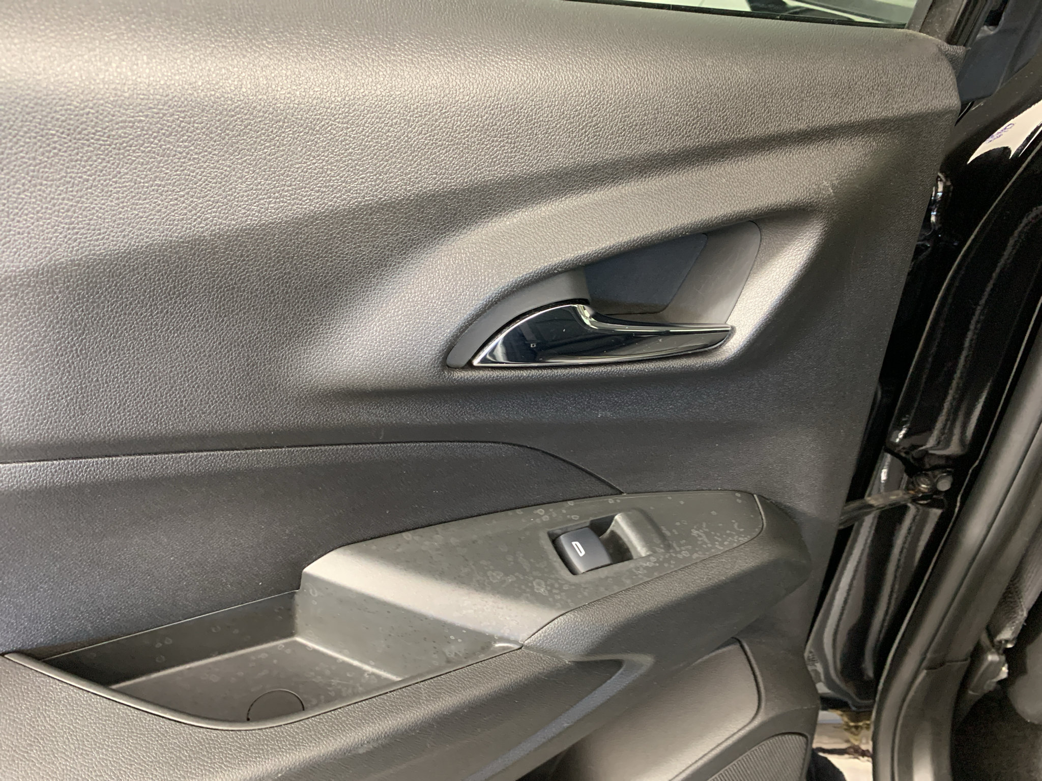Used 2025 Chevrolet Trax ACTIV w/ Sunroof Package FWD image 30