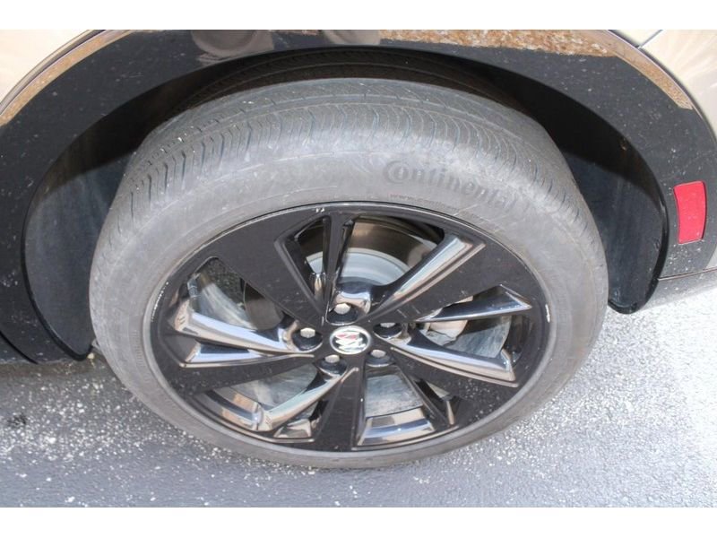 Used 2023 Buick Envision Essence w/ Technology Package I image 8