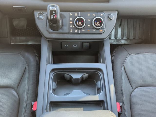 Used 2023 Land Rover Defender 130 X-Dynamic SE image 11