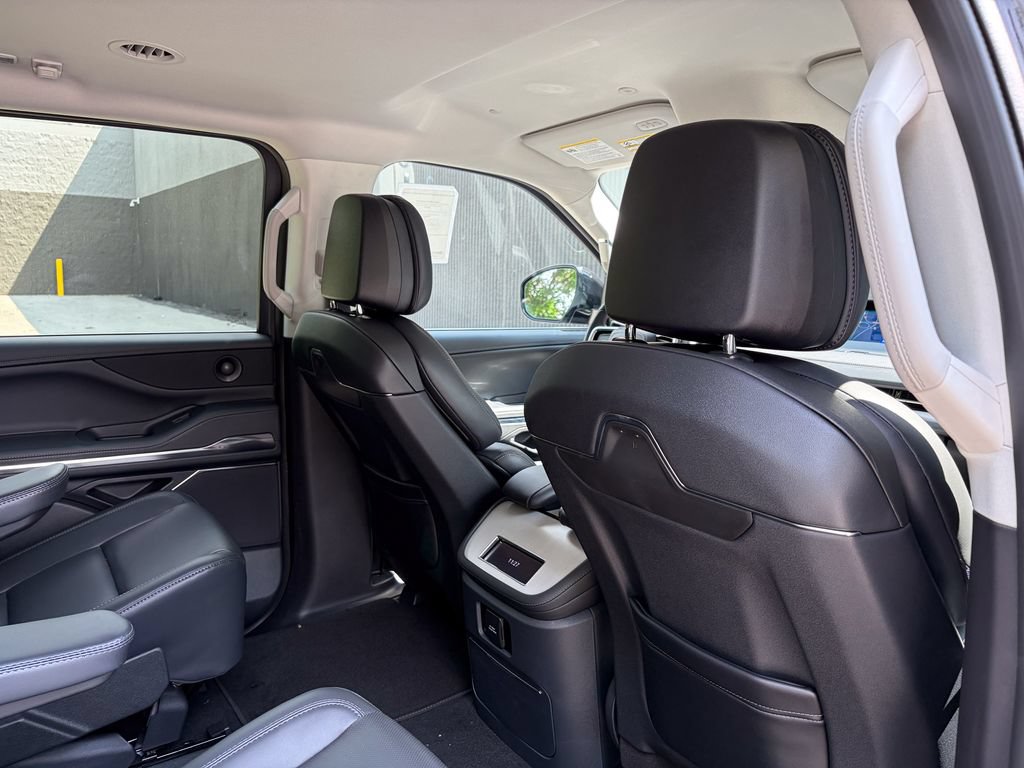 New 2027 Lincoln Navigator Premiere AWD/4WD image 26