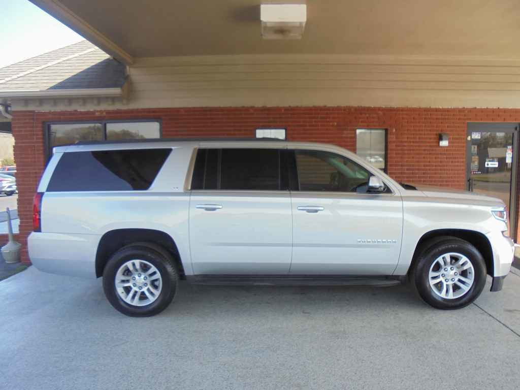 Used 2015 Chevrolet Suburban LT RWD image 2