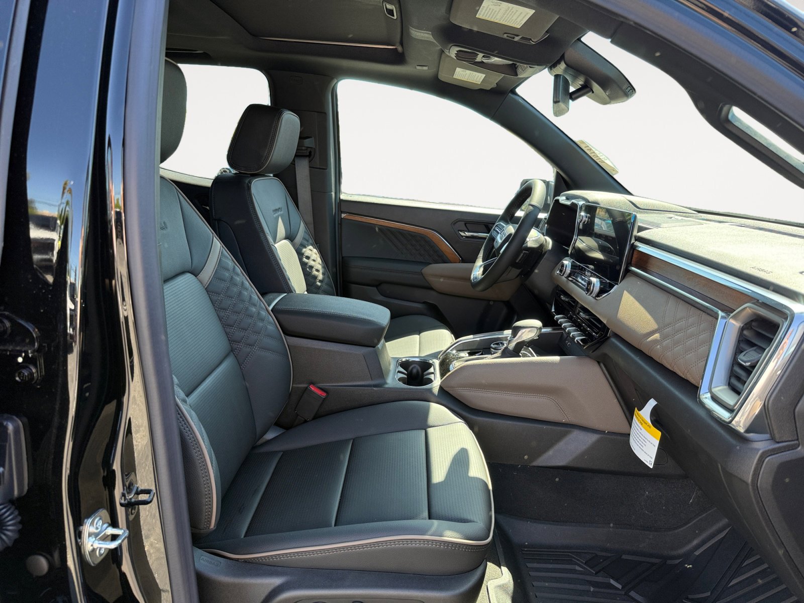 New 2026 GMC Canyon Denali w/ LPO, Black Badging Package AWD/4WD image 19